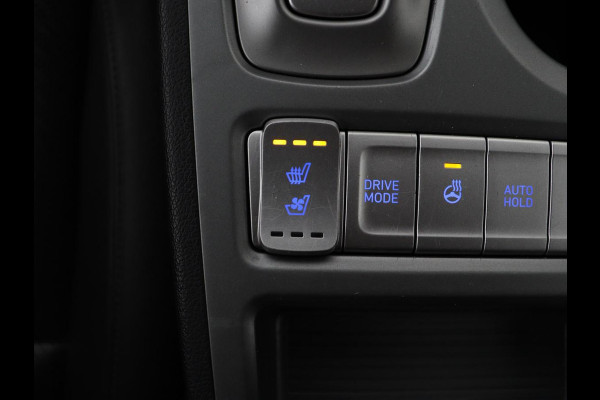 Hyundai Kona EV Premium 64 kWh | SOH 100% | 3 Fase | Stoelventilatie | Leder | Head-Up | Warmtepomp | Trekhaak | Achterbankverwarming | Adaptive cruise | Camera | Carplay | Full LED