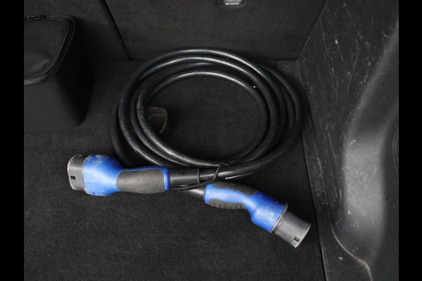 Hyundai Kona EV Premium 64 kWh | SOH 100% | 3 Fase | Stoelventilatie | Leder | Head-Up | Warmtepomp | Trekhaak | Achterbankverwarming | Adaptive cruise | Camera | Carplay | Full LED