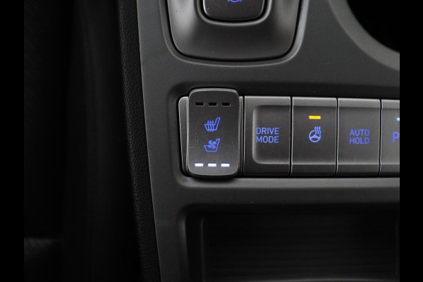 Hyundai Kona EV Premium 64 kWh | SOH 100% | 3 Fase | Stoelventilatie | Leder | Head-Up | Warmtepomp | Trekhaak | Achterbankverwarming | Adaptive cruise | Camera | Carplay | Full LED