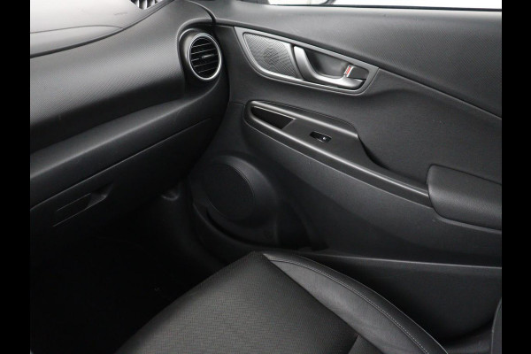 Hyundai Kona EV Premium 64 kWh | SOH 100% | 3 Fase | Stoelventilatie | Leder | Head-Up | Warmtepomp | Trekhaak | Achterbankverwarming | Adaptive cruise | Camera | Carplay | Full LED