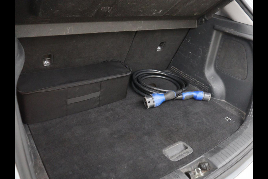 Hyundai Kona EV Premium 64 kWh | SOH 100% | 3 Fase | Stoelventilatie | Leder | Head-Up | Warmtepomp | Trekhaak | Achterbankverwarming | Adaptive cruise | Camera | Carplay | Full LED
