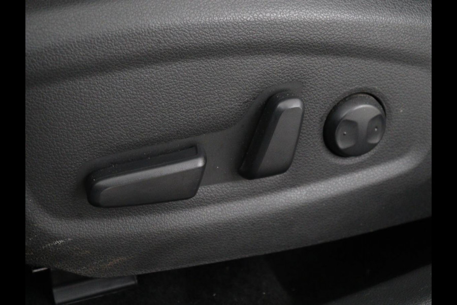 Hyundai Kona EV Premium 64 kWh | SOH 100% | 3 Fase | Stoelventilatie | Leder | Head-Up | Warmtepomp | Trekhaak | Achterbankverwarming | Adaptive cruise | Camera | Carplay | Full LED