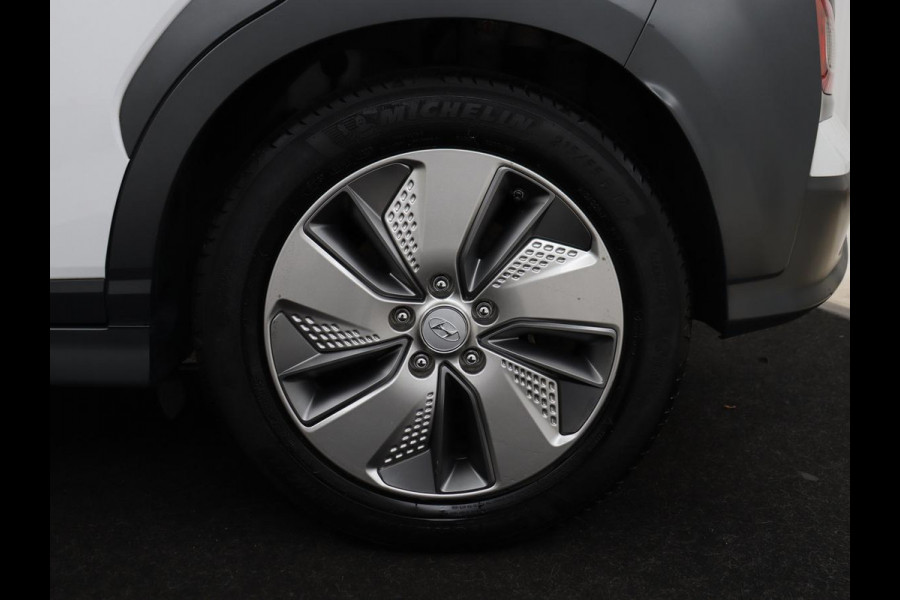 Hyundai Kona EV Premium 64 kWh | SOH 100% | 3 Fase | Stoelventilatie | Leder | Head-Up | Warmtepomp | Trekhaak | Achterbankverwarming | Adaptive cruise | Camera | Carplay | Full LED