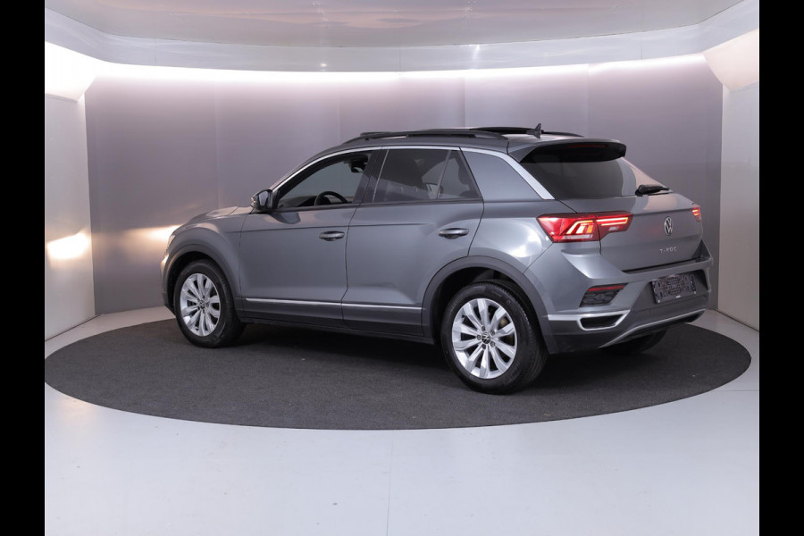 Volkswagen T-Roc 1.5 TSI Sport 150 PK DSG | Panorama dak | Parkeercamera | Stoel- en stuurverwarming  | Elektrische achterklep |