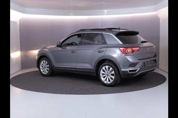 Volkswagen T-Roc 1.5 TSI Sport 150 PK DSG | Panorama dak | Parkeercamera | Stoel- en stuurverwarming  | Elektrische achterklep |
