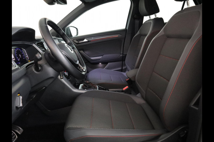 Volkswagen T-Roc 1.5 TSI Sport 150 PK DSG | Panorama dak | Parkeercamera | Stoel- en stuurverwarming  | Elektrische achterklep |