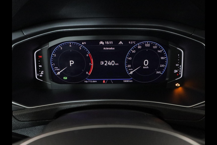 Volkswagen T-Roc 1.5 TSI Sport 150 PK DSG | Panorama dak | Parkeercamera | Stoel- en stuurverwarming  | Elektrische achterklep |
