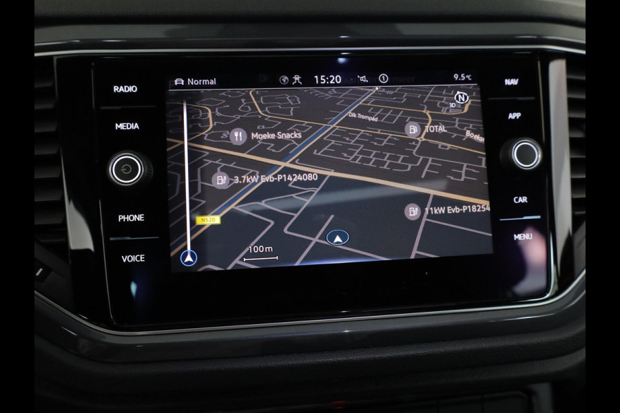 Volkswagen T-Roc 1.5 TSI Sport 150 PK DSG | Panorama dak | Parkeercamera | Stoel- en stuurverwarming  | Elektrische achterklep |