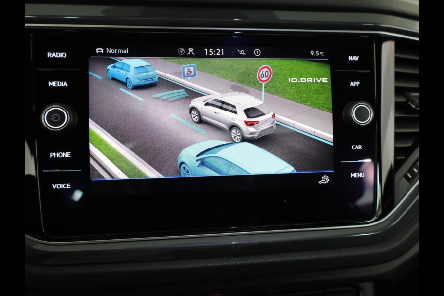 Volkswagen T-Roc 1.5 TSI Sport 150 PK DSG | Panorama dak | Parkeercamera | Stoel- en stuurverwarming  | Elektrische achterklep |