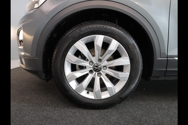 Volkswagen T-Roc 1.5 TSI Sport 150 PK DSG | Panorama dak | Parkeercamera | Stoel- en stuurverwarming  | Elektrische achterklep |
