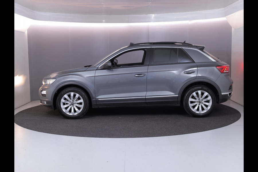 Volkswagen T-Roc 1.5 TSI Sport 150 PK DSG | Panorama dak | Parkeercamera | Stoel- en stuurverwarming  | Elektrische achterklep |