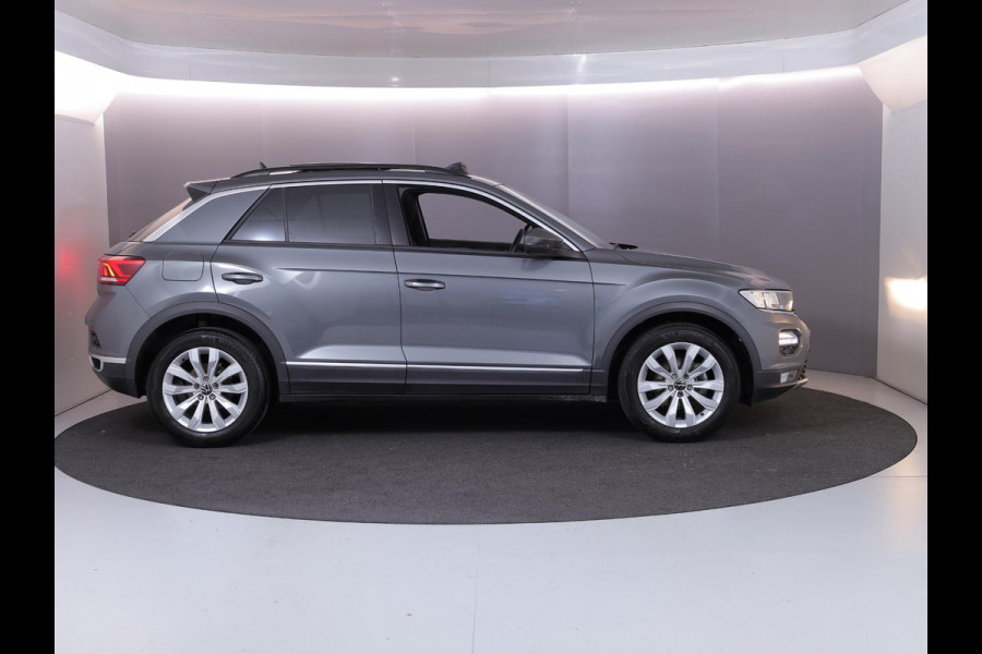 Volkswagen T-Roc 1.5 TSI Sport 150 PK DSG | Panorama dak | Parkeercamera | Stoel- en stuurverwarming  | Elektrische achterklep |