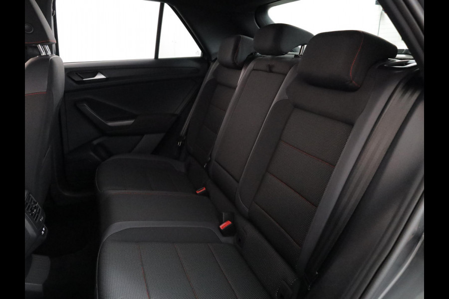 Volkswagen T-Roc 1.5 TSI Sport 150 PK DSG | Panorama dak | Parkeercamera | Stoel- en stuurverwarming  | Elektrische achterklep |