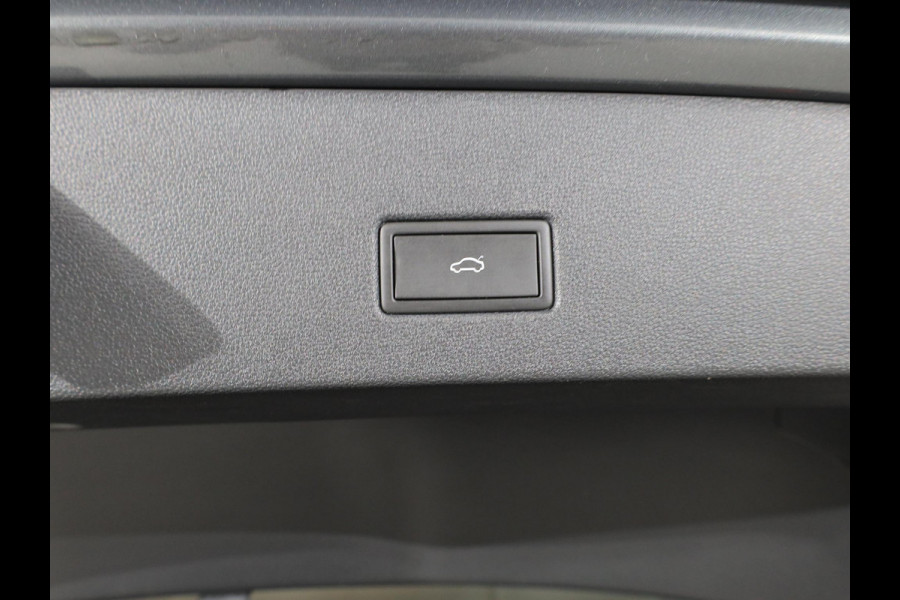 Volkswagen T-Roc 1.5 TSI Sport 150 PK DSG | Panorama dak | Parkeercamera | Stoel- en stuurverwarming  | Elektrische achterklep |