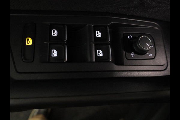 Volkswagen T-Roc 1.5 TSI Sport 150 PK DSG | Panorama dak | Parkeercamera | Stoel- en stuurverwarming  | Elektrische achterklep |