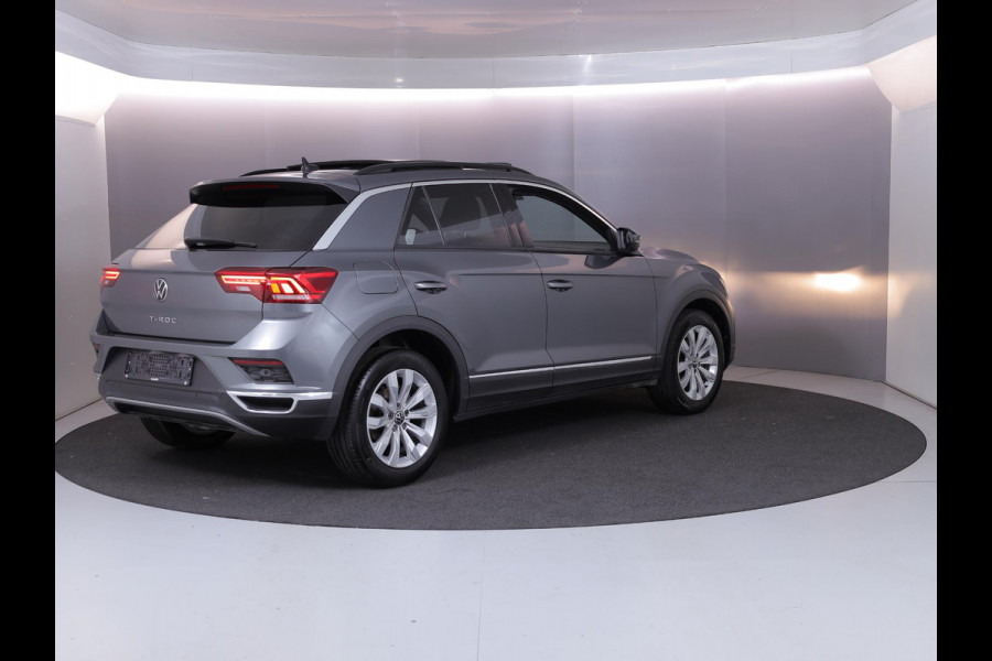 Volkswagen T-Roc 1.5 TSI Sport 150 PK DSG | Panorama dak | Parkeercamera | Stoel- en stuurverwarming  | Elektrische achterklep |