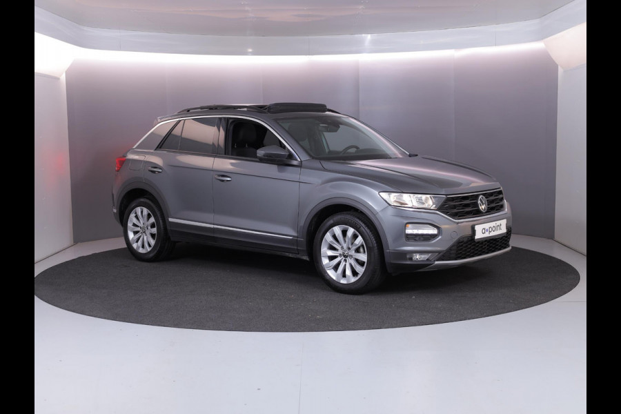 Volkswagen T-Roc 1.5 TSI Sport 150 PK DSG | Panorama dak | Parkeercamera | Stoel- en stuurverwarming  | Elektrische achterklep |