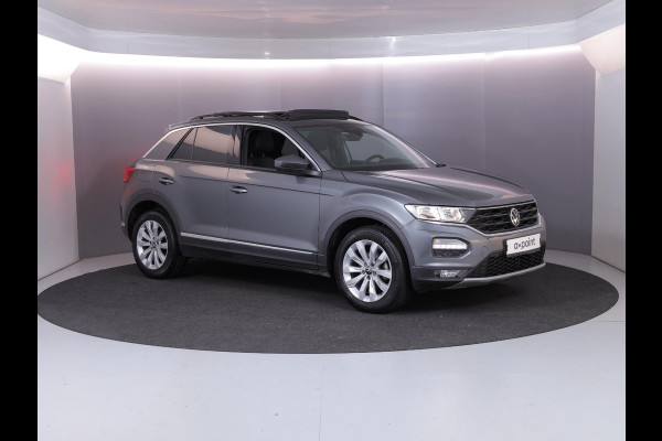 Volkswagen T-Roc 1.5 TSI Sport 150 PK DSG | Panorama dak | Parkeercamera | Stoel- en stuurverwarming  | Elektrische achterklep |
