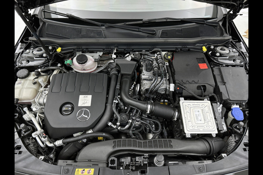 Mercedes-Benz CLA-Klasse Shooting Brake 250 e Business Solution AMG Limited nov-25| Panoramadak | 5 spaaks lichtmetalen velgen | Navigatie | MBUX wide screen | Parking support met camera achtyer | Inclusief 24 maanden MB Certified garantie voor Europa.
