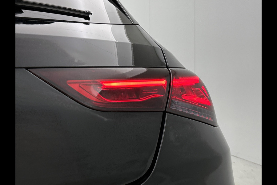 Mercedes-Benz CLA-Klasse Shooting Brake 250 e Business Solution AMG Limited nov-25| Panoramadak | 5 spaaks lichtmetalen velgen | Navigatie | MBUX wide screen | Parking support met camera achtyer | Inclusief 24 maanden MB Certified garantie voor Europa.