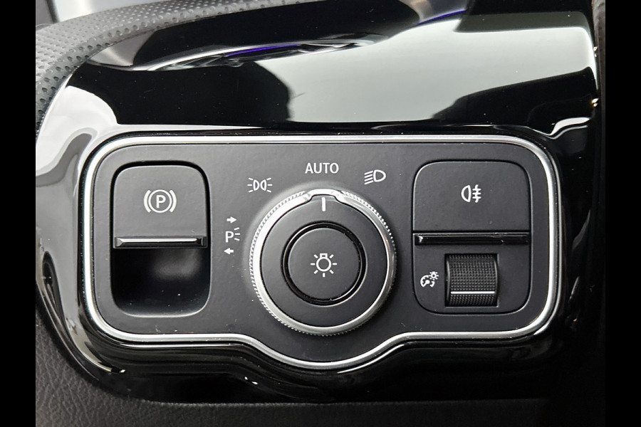 Mercedes-Benz CLA-Klasse Shooting Brake 250 e Business Solution AMG Limited nov-25| Panoramadak | 5 spaaks lichtmetalen velgen | Navigatie | MBUX wide screen | Parking support met camera achtyer | Inclusief 24 maanden MB Certified garantie voor Europa.