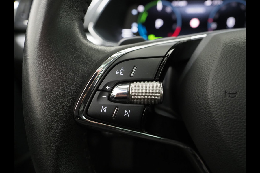 Škoda Superb Combi 1.4 TSI iV 218PK | Panoramadak | Virtual | Adaptive Cruise | Stoelverwarming | DAB | PDC | Carplay