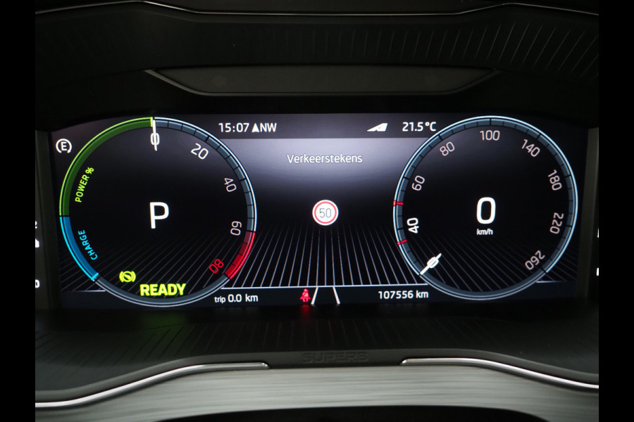 Škoda Superb Combi 1.4 TSI iV 218PK | Panoramadak | Virtual | Adaptive Cruise | Stoelverwarming | DAB | PDC | Carplay