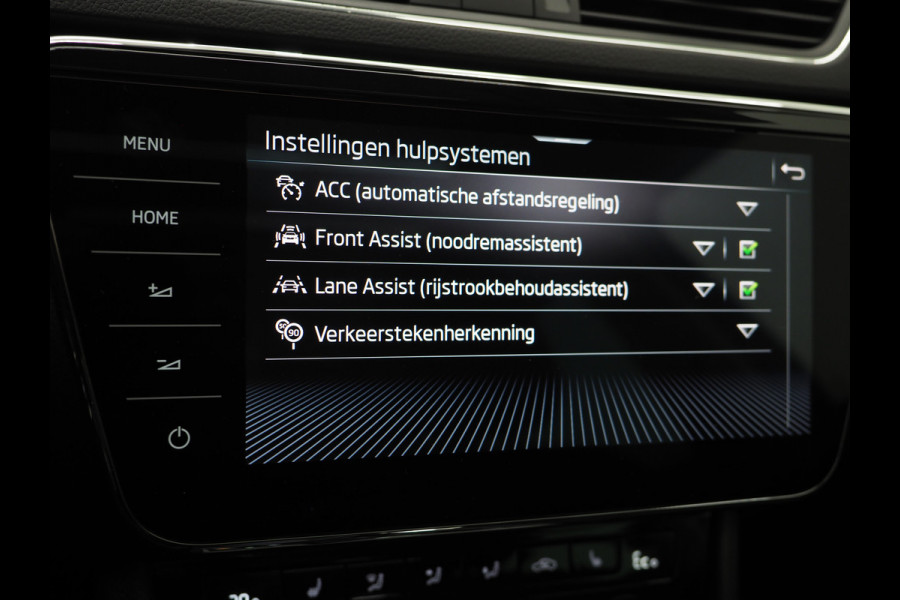 Škoda Superb Combi 1.4 TSI iV 218PK | Panoramadak | Virtual | Adaptive Cruise | Stoelverwarming | DAB | PDC | Carplay