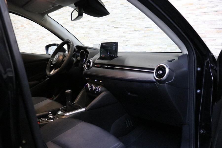 Mazda 2 1.5 Skyactiv-G Luxury | CARPLAY | NAVI | HEADUP | NAP | NL AUTO |