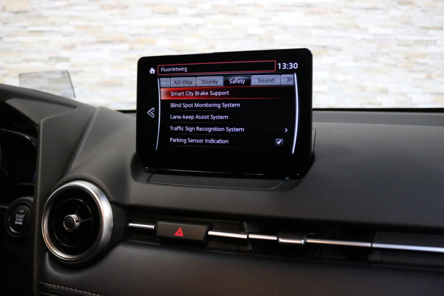 Mazda 2 1.5 Skyactiv-G Luxury | CARPLAY | NAVI | HEADUP | NAP | NL AUTO |