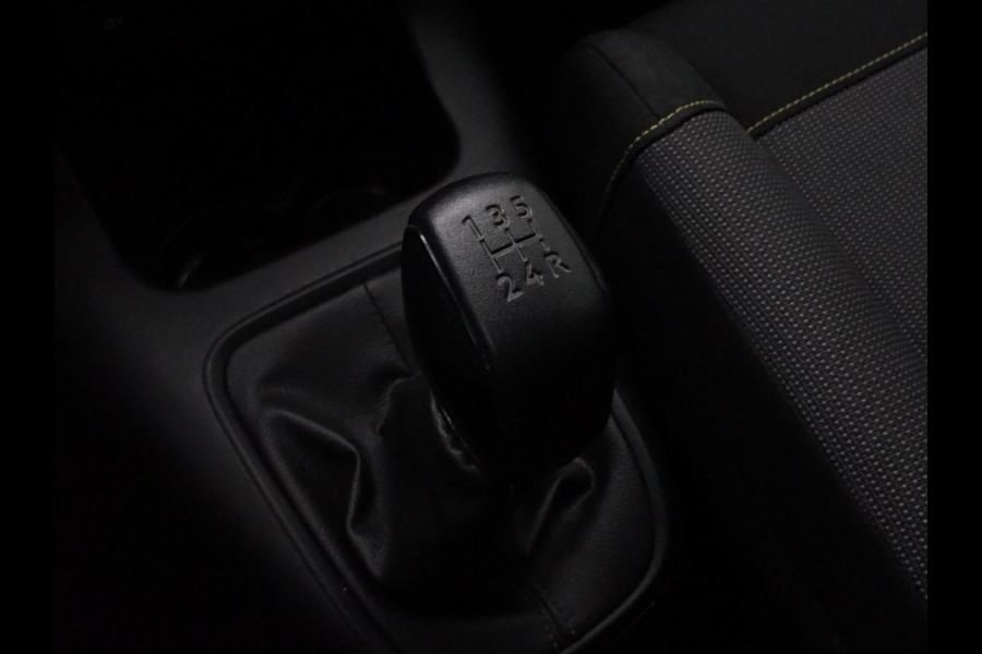 Citroën C3 1.2 PureTech Business Luxe (APPLE CARPLAY,LANE ASSIST,PARKEERSENSOREN,CRUISE,NAVIGATIE,NIEUWE APK,TOPCONDITIE)