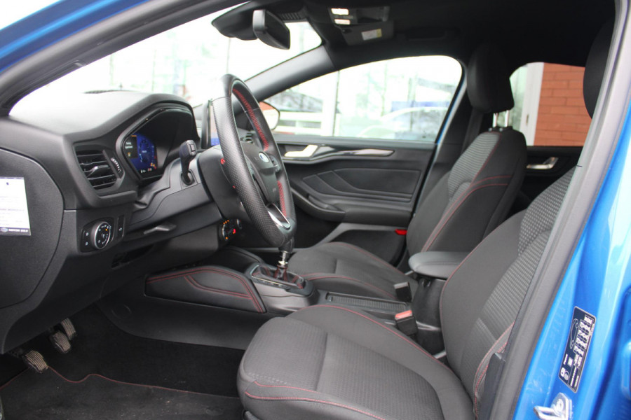 Ford FOCUS Wagon 1.0 EcoBoost Hybrid ST Line X Business 155pk! | Winter Pack | 18 inch lichtmetalen velgen