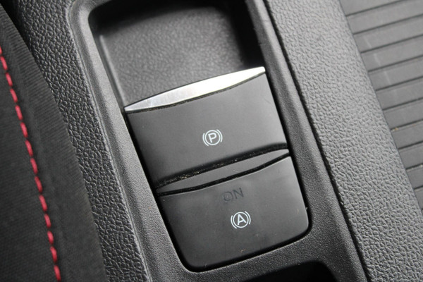 Ford FOCUS Wagon 1.0 EcoBoost Hybrid ST Line X Business 155pk! | Winter Pack | 18 inch lichtmetalen velgen