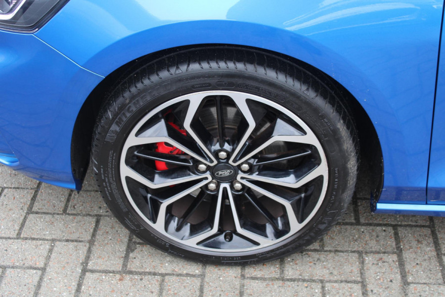 Ford FOCUS Wagon 1.0 EcoBoost Hybrid ST Line X Business 155pk! | Winter Pack | 18 inch lichtmetalen velgen