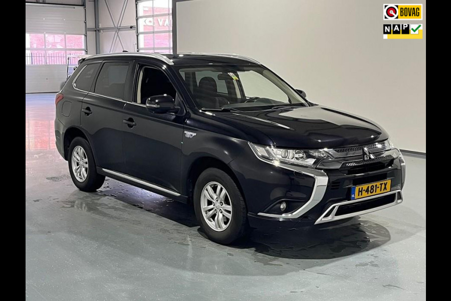 Mitsubishi Outlander 2.4 PHEV Pure APPLE CARPLAY/VERWARMDE VOORSTOELEN/4X4
