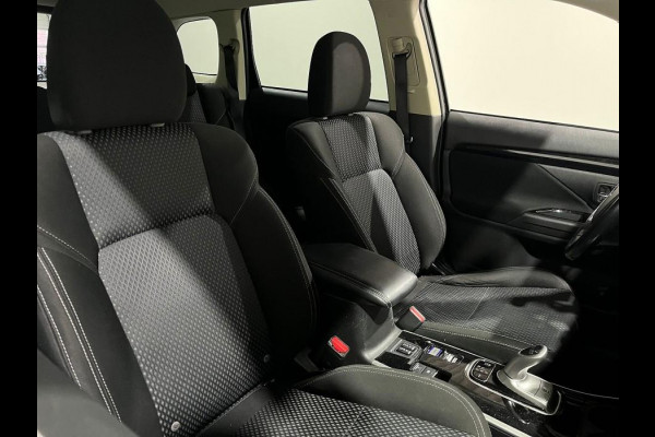 Mitsubishi Outlander 2.4 PHEV Pure APPLE CARPLAY/VERWARMDE VOORSTOELEN/4X4