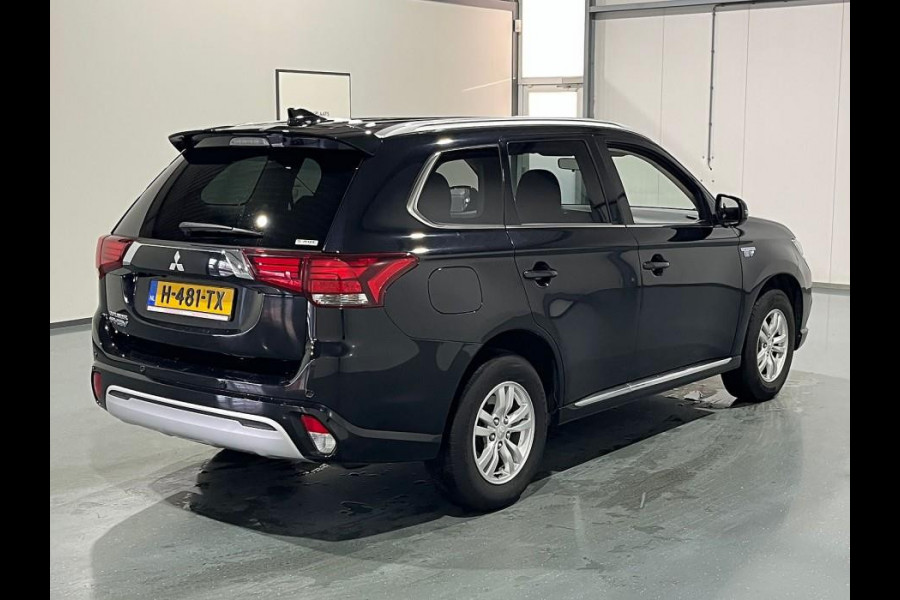 Mitsubishi Outlander 2.4 PHEV Pure APPLE CARPLAY/VERWARMDE VOORSTOELEN/4X4