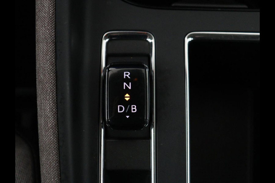 Škoda ENYAQ iV 60 | 68.900km NAP | Sfeerverlichting | Carplay | Half leder | Navigatie | Full LED | Chroom Pack | Climate control | Parkeerhulp | Cruise control