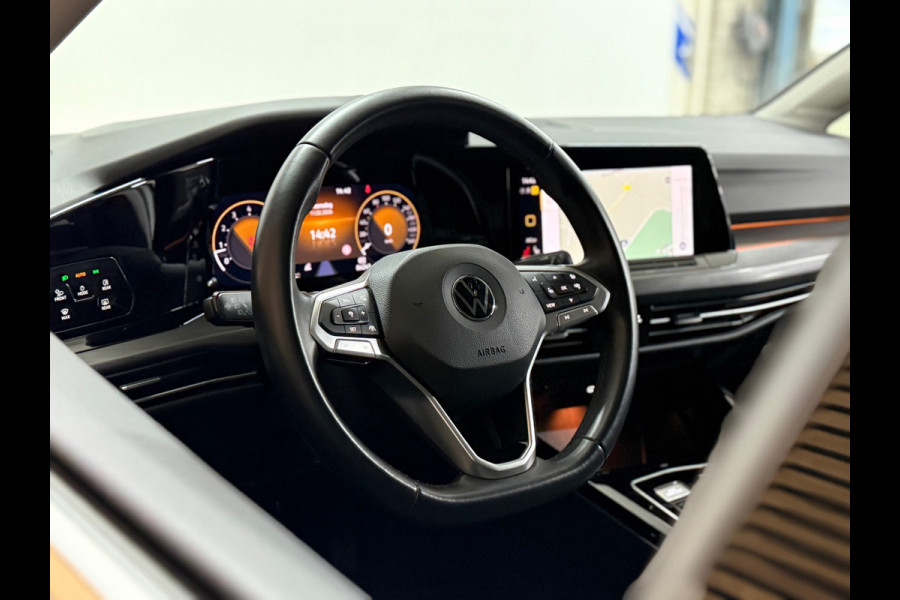 Volkswagen Golf 1.5 eTSI 150PK Black Style | Licht+Zicht Pakket | ErgoActive | Ambient | Discover Media | App-Connect | LED Plus