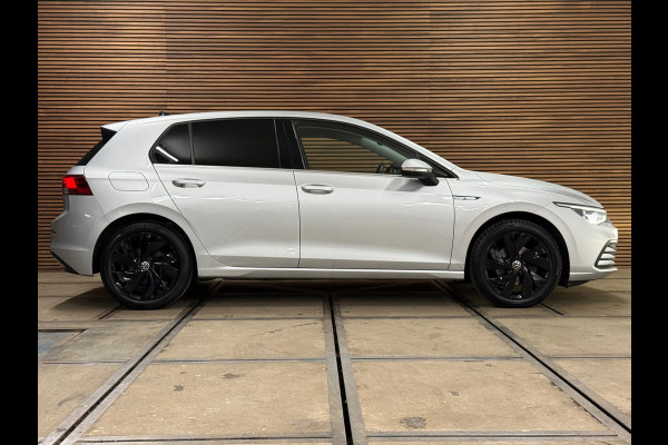 Volkswagen Golf 1.5 eTSI 150PK Black Style | Licht+Zicht Pakket | ErgoActive | Ambient | Discover Media | App-Connect | LED Plus