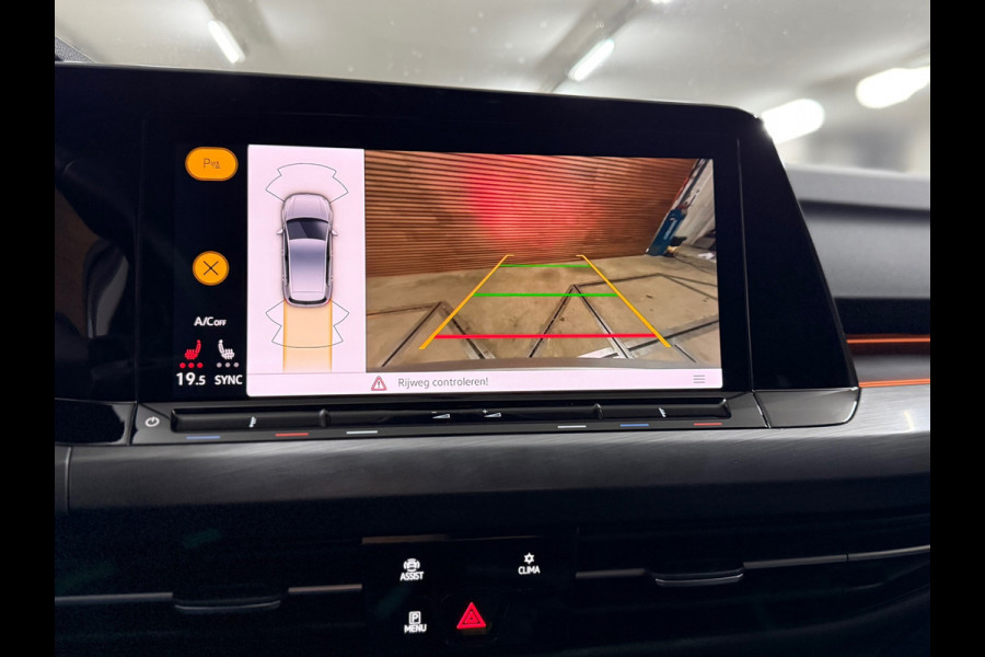 Volkswagen Golf 1.5 eTSI 150PK Black Style | Licht+Zicht Pakket | ErgoActive | Ambient | Discover Media | App-Connect | LED Plus