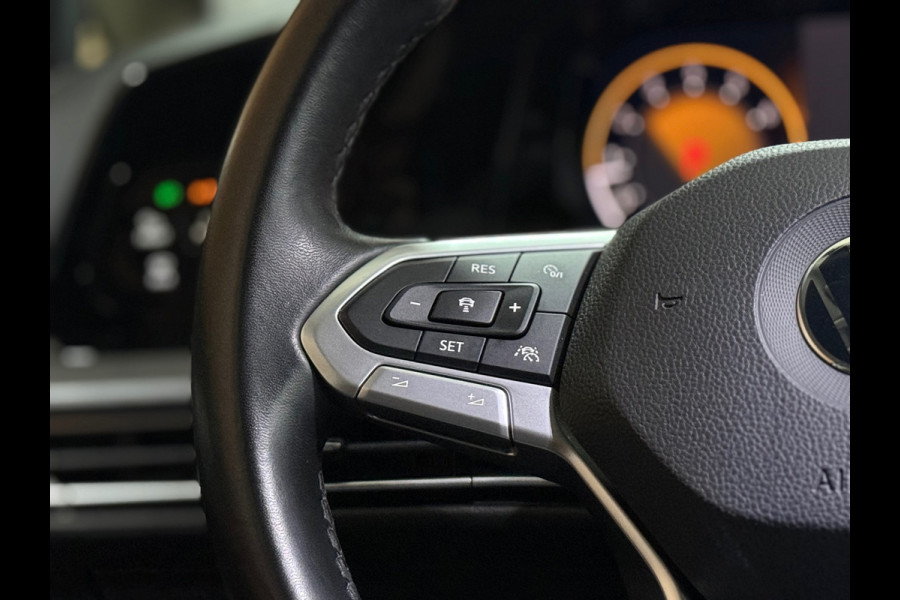 Volkswagen Golf 1.5 eTSI 150PK Black Style | Licht+Zicht Pakket | ErgoActive | Ambient | Discover Media | App-Connect | LED Plus