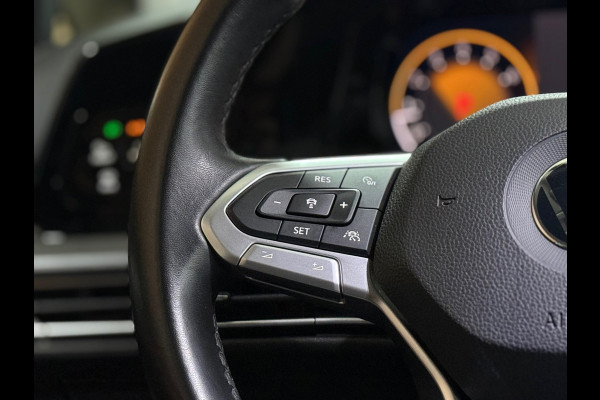 Volkswagen Golf 1.5 eTSI 150PK Black Style | Licht+Zicht Pakket | ErgoActive | Ambient | Discover Media | App-Connect | LED Plus