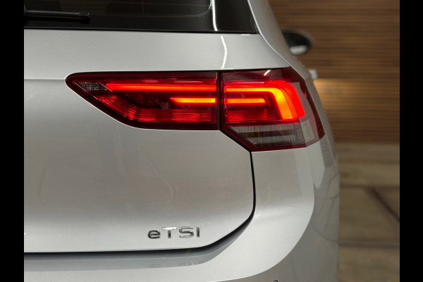 Volkswagen Golf 1.5 eTSI 150PK Black Style | Licht+Zicht Pakket | ErgoActive | Ambient | Discover Media | App-Connect | LED Plus