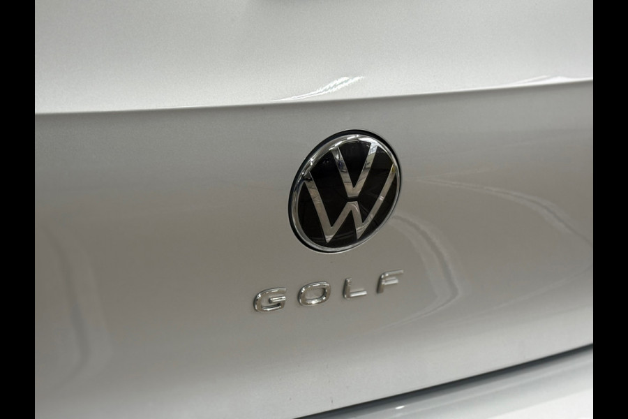 Volkswagen Golf 1.5 eTSI 150PK Black Style | Licht+Zicht Pakket | ErgoActive | Ambient | Discover Media | App-Connect | LED Plus