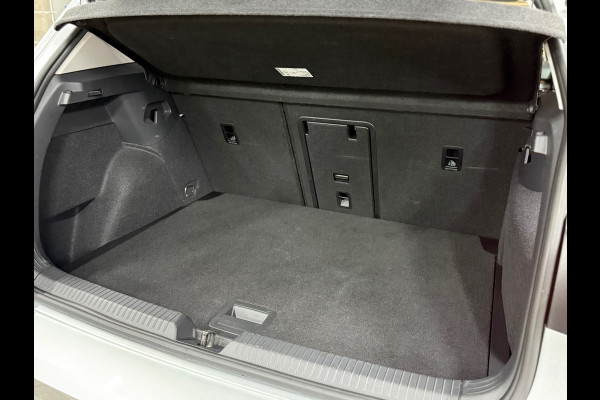 Volkswagen Golf 1.5 eTSI 150PK Black Style | Licht+Zicht Pakket | ErgoActive | Ambient | Discover Media | App-Connect | LED Plus