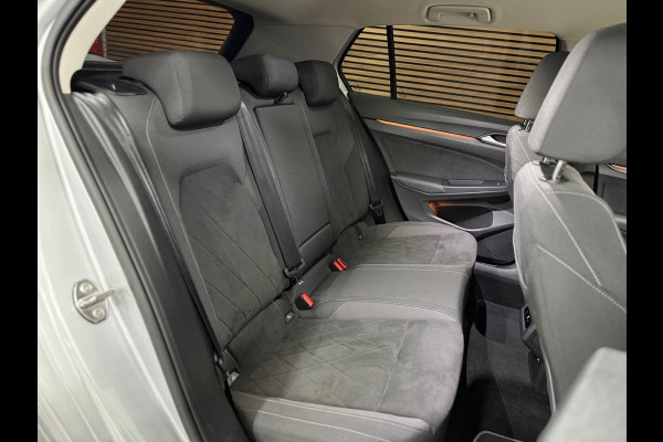 Volkswagen Golf 1.5 eTSI 150PK Black Style | Licht+Zicht Pakket | ErgoActive | Ambient | Discover Media | App-Connect | LED Plus