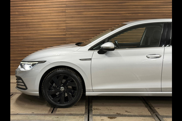 Volkswagen Golf 1.5 eTSI 150PK Black Style | Licht+Zicht Pakket | ErgoActive | Ambient | Discover Media | App-Connect | LED Plus