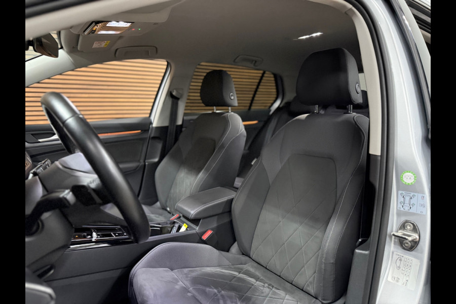 Volkswagen Golf 1.5 eTSI 150PK Black Style | Licht+Zicht Pakket | ErgoActive | Ambient | Discover Media | App-Connect | LED Plus