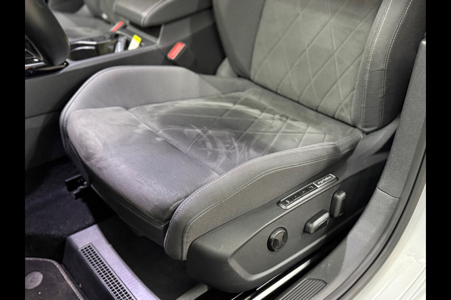 Volkswagen Golf 1.5 eTSI 150PK Black Style | Licht+Zicht Pakket | ErgoActive | Ambient | Discover Media | App-Connect | LED Plus